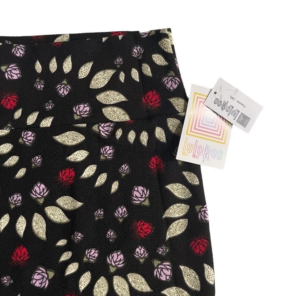 NWT LULAROE CASSIE Pencil Skirt Size 2XL Black Floral Leaf Stretch Knee - Picture 3 of 7